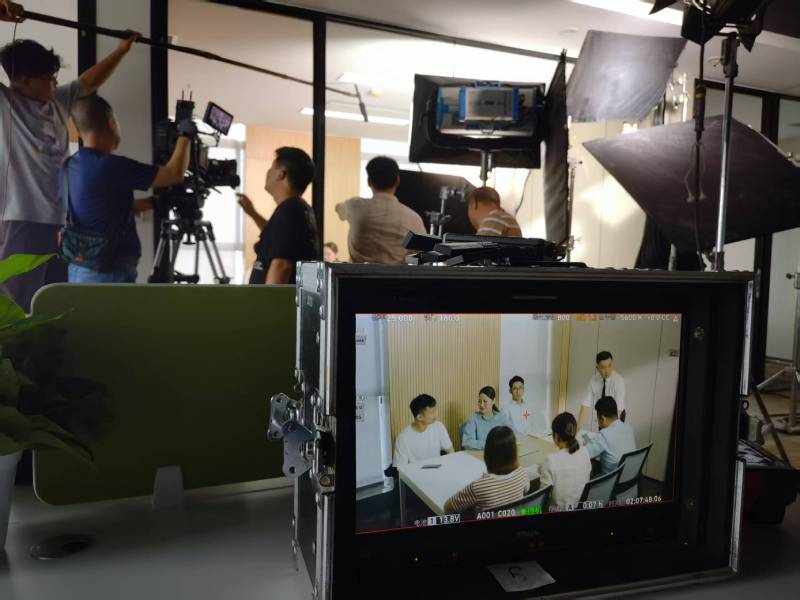 顺城区TVC拍摄公司：科技产品视觉化大师，诠释未来感与功能美学