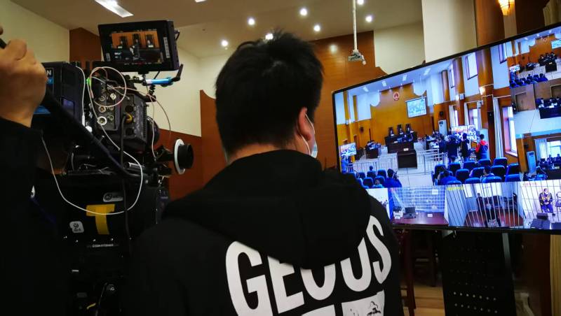 AI生成VS人工创意——顺城区广告片拍摄公司的技术浪漫主义实践